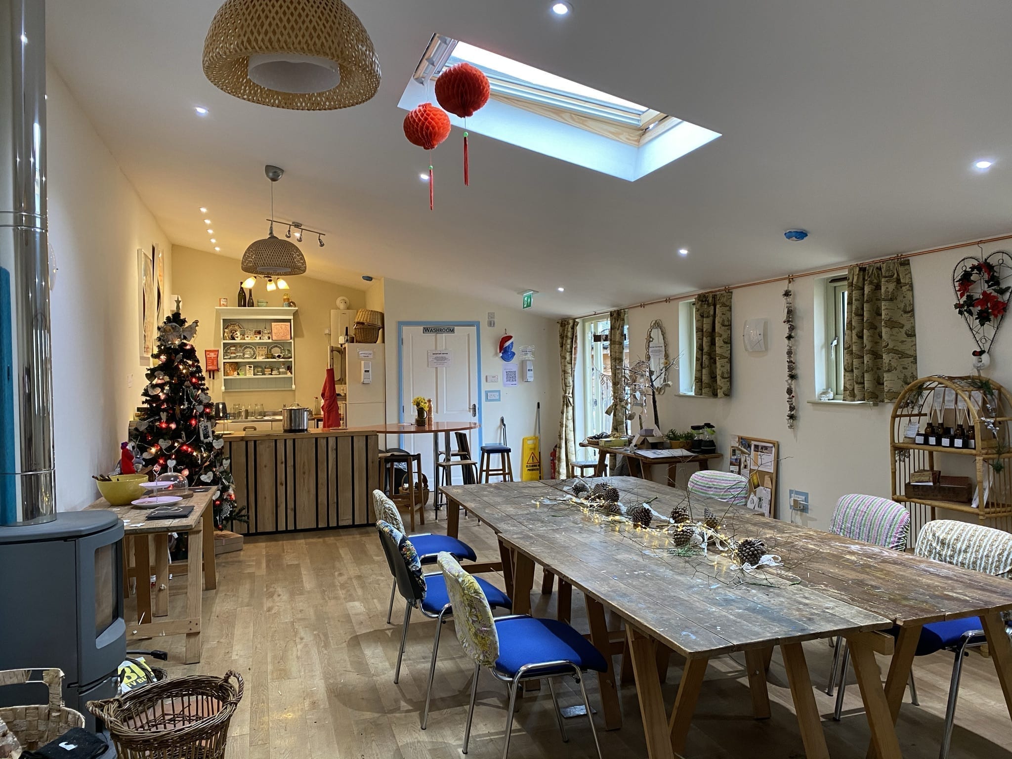 Tiny Homes Holidays - Eco-friendly lodges for off-grid vacations on the Isle of Wight, set in a natural meadow, adjacent to ancient woodland